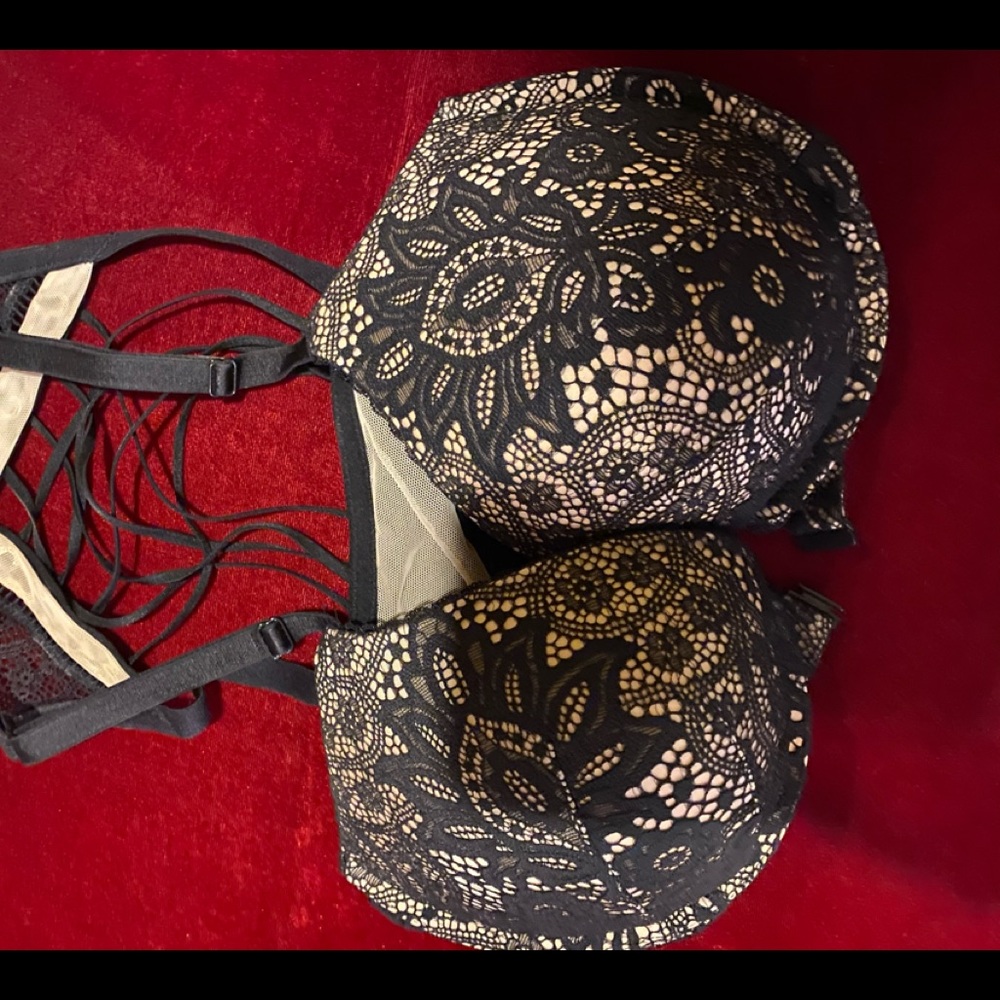 Victoria Secret Bra 34DD push up Bra nwot …